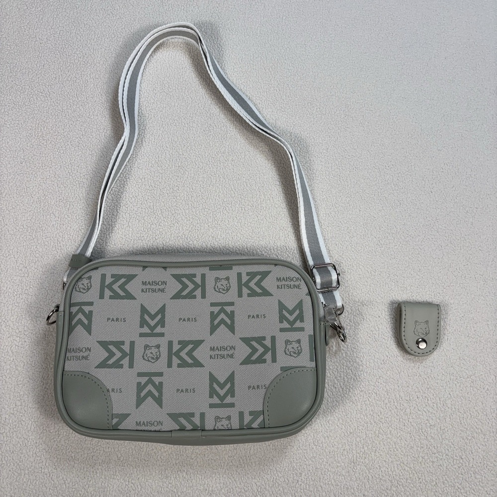 Eva Air Maison Kitsune Amenity Bag Green Gray Strap Zipper Flight Perse Pouch